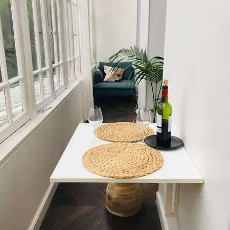 Chic In Golden Triangle Apartment