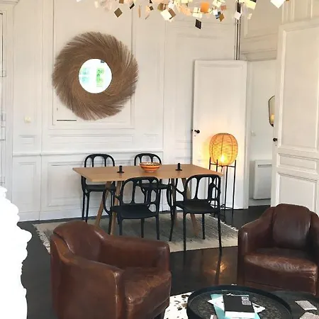 Апартаменты Chic In Golden Triangle Бордо