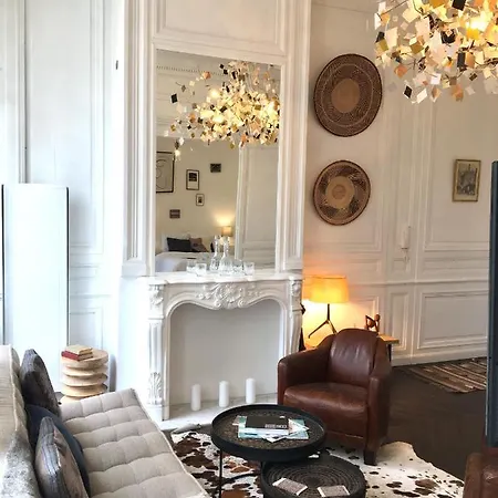 Апартаменты Chic In Golden Triangle *
